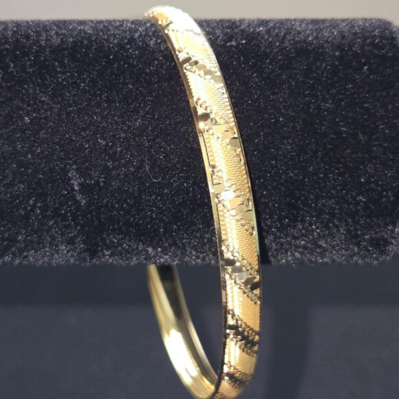 21k Gold Bangle - Picture 9 of 16